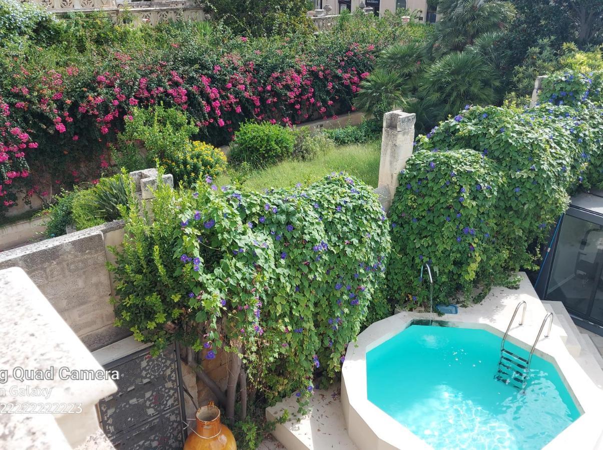 Bed and Breakfast Dimora Charleston Lecce Parcheggio Privato In Loco Gratis Exterior foto