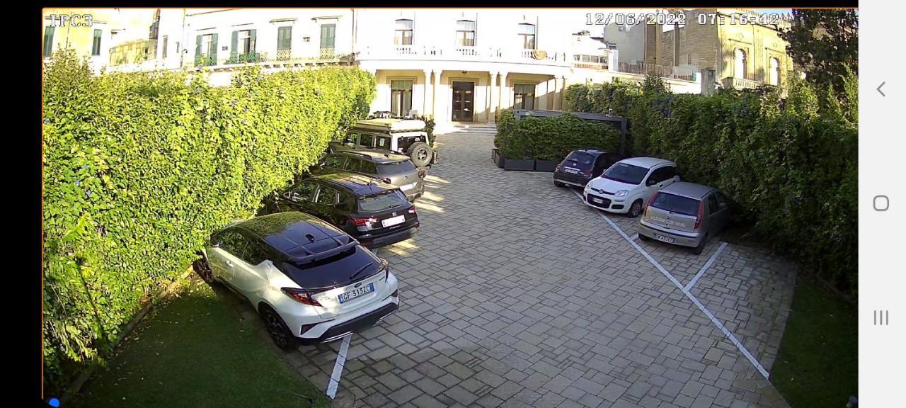 Bed and Breakfast Dimora Charleston Lecce Parcheggio Privato In Loco Gratis Exterior foto