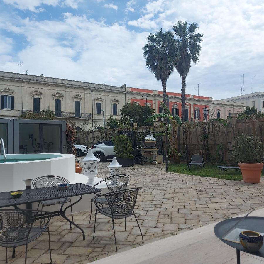 Bed and Breakfast Dimora Charleston Lecce Parcheggio Privato In Loco Gratis Exterior foto