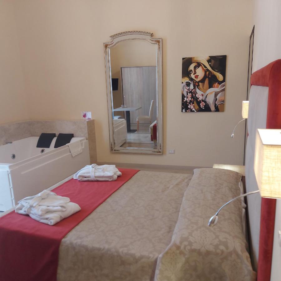 Bed and Breakfast Dimora Charleston Lecce Parcheggio Privato In Loco Gratis Zimmer foto