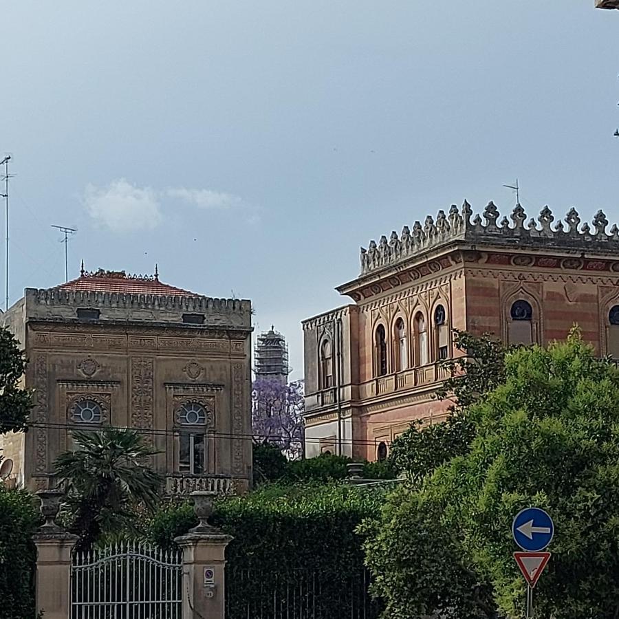 Bed and Breakfast Dimora Charleston Lecce Parcheggio Privato In Loco Gratis Exterior foto