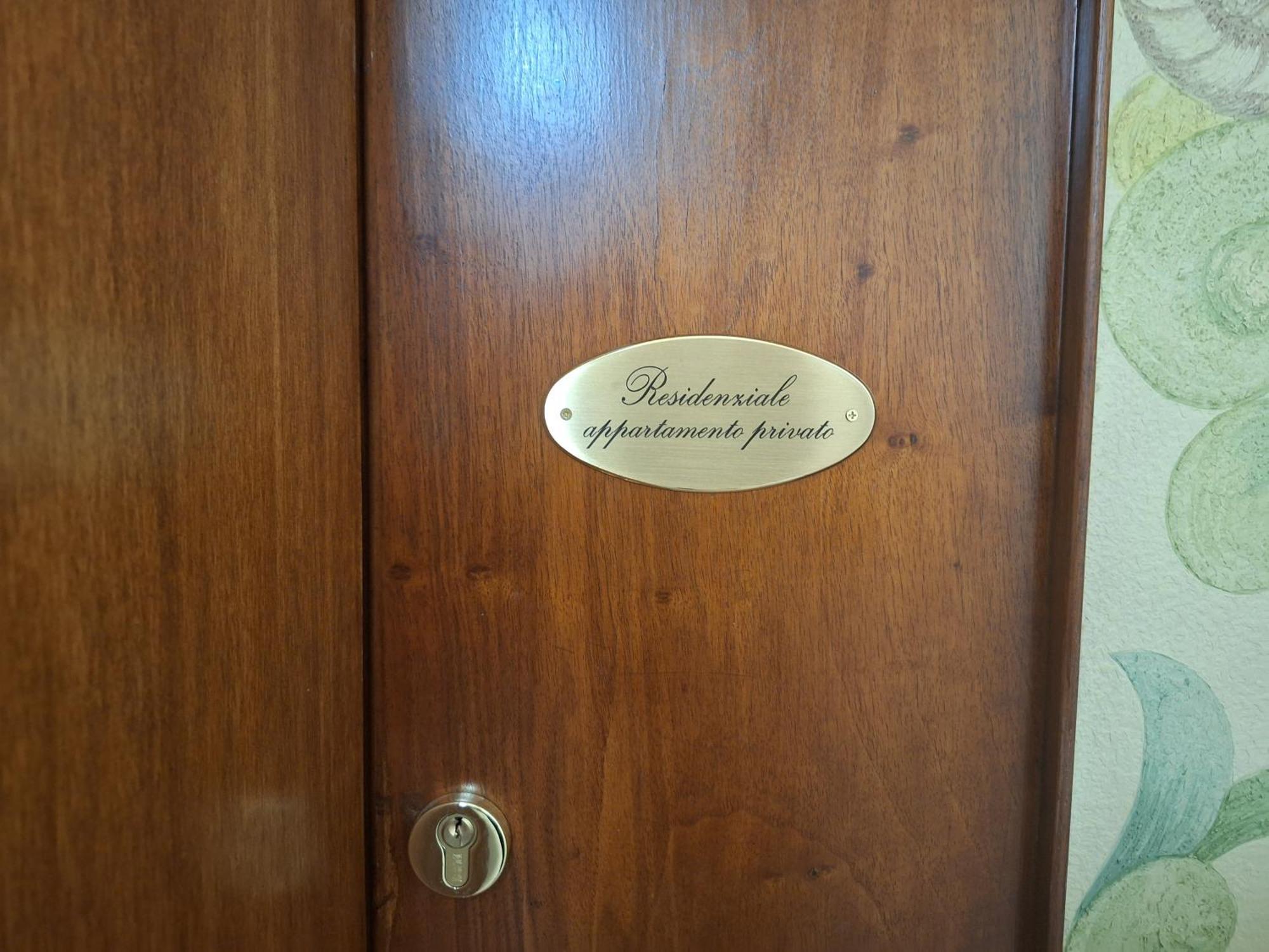 Bed and Breakfast Dimora Charleston Lecce Parcheggio Privato In Loco Gratis Exterior foto