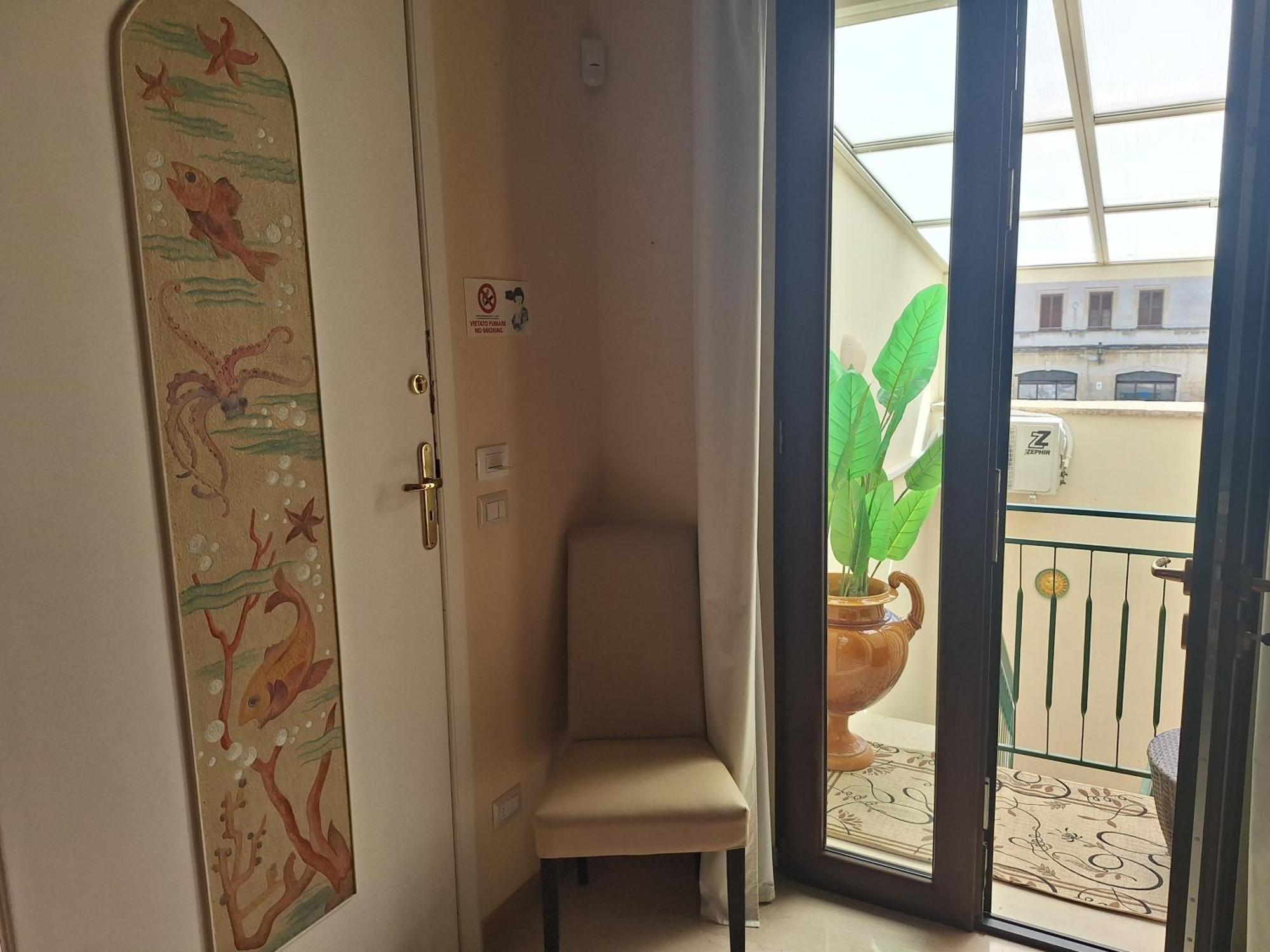 Bed and Breakfast Dimora Charleston Lecce Parcheggio Privato In Loco Gratis Zimmer foto