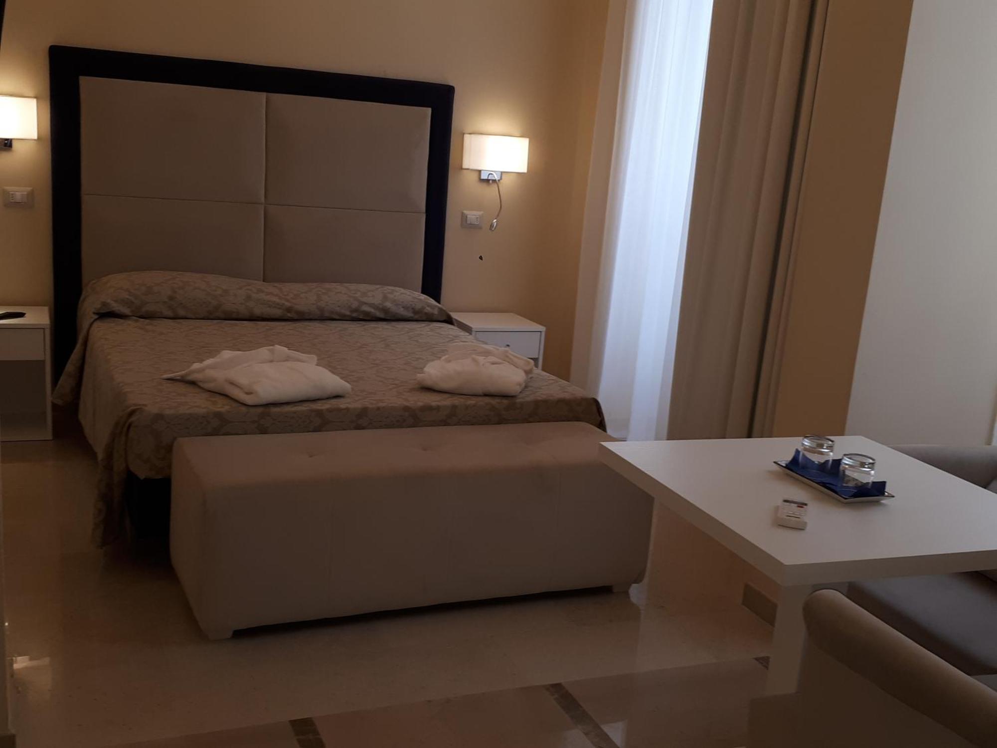 Bed and Breakfast Dimora Charleston Lecce Parcheggio Privato In Loco Gratis Zimmer foto