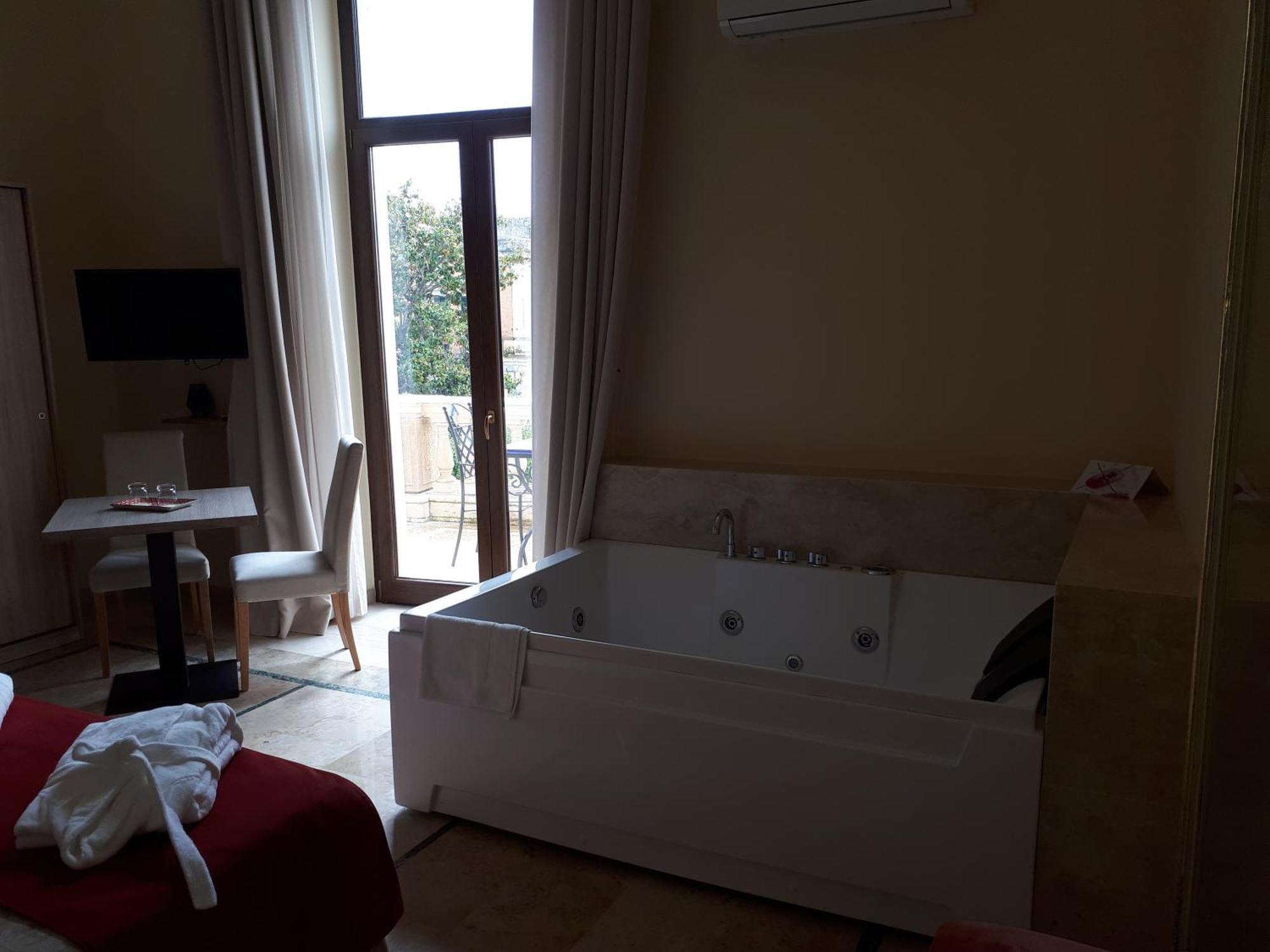 Bed and Breakfast Dimora Charleston Lecce Parcheggio Privato In Loco Gratis Zimmer foto
