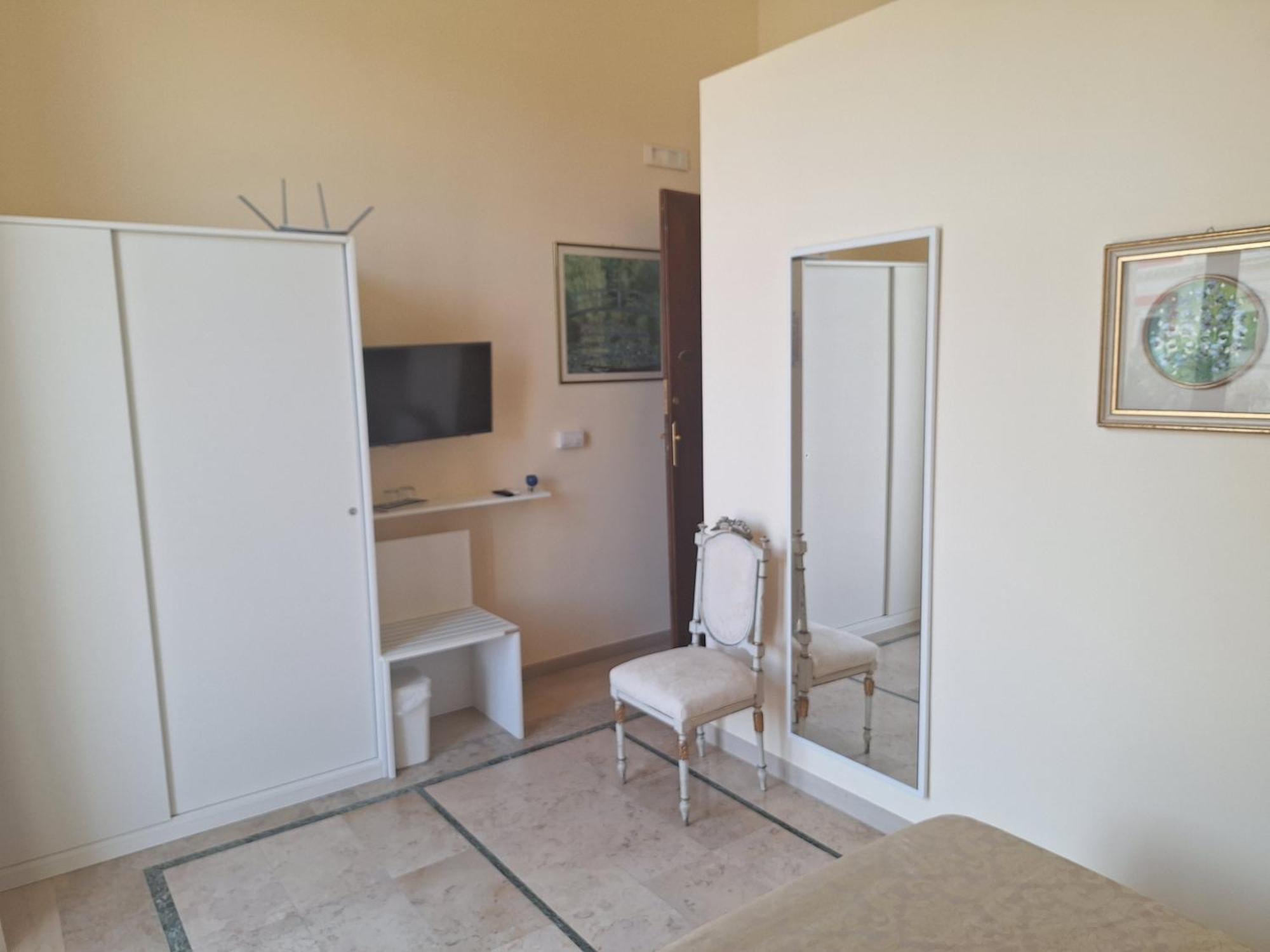 Bed and Breakfast Dimora Charleston Lecce Parcheggio Privato In Loco Gratis Zimmer foto