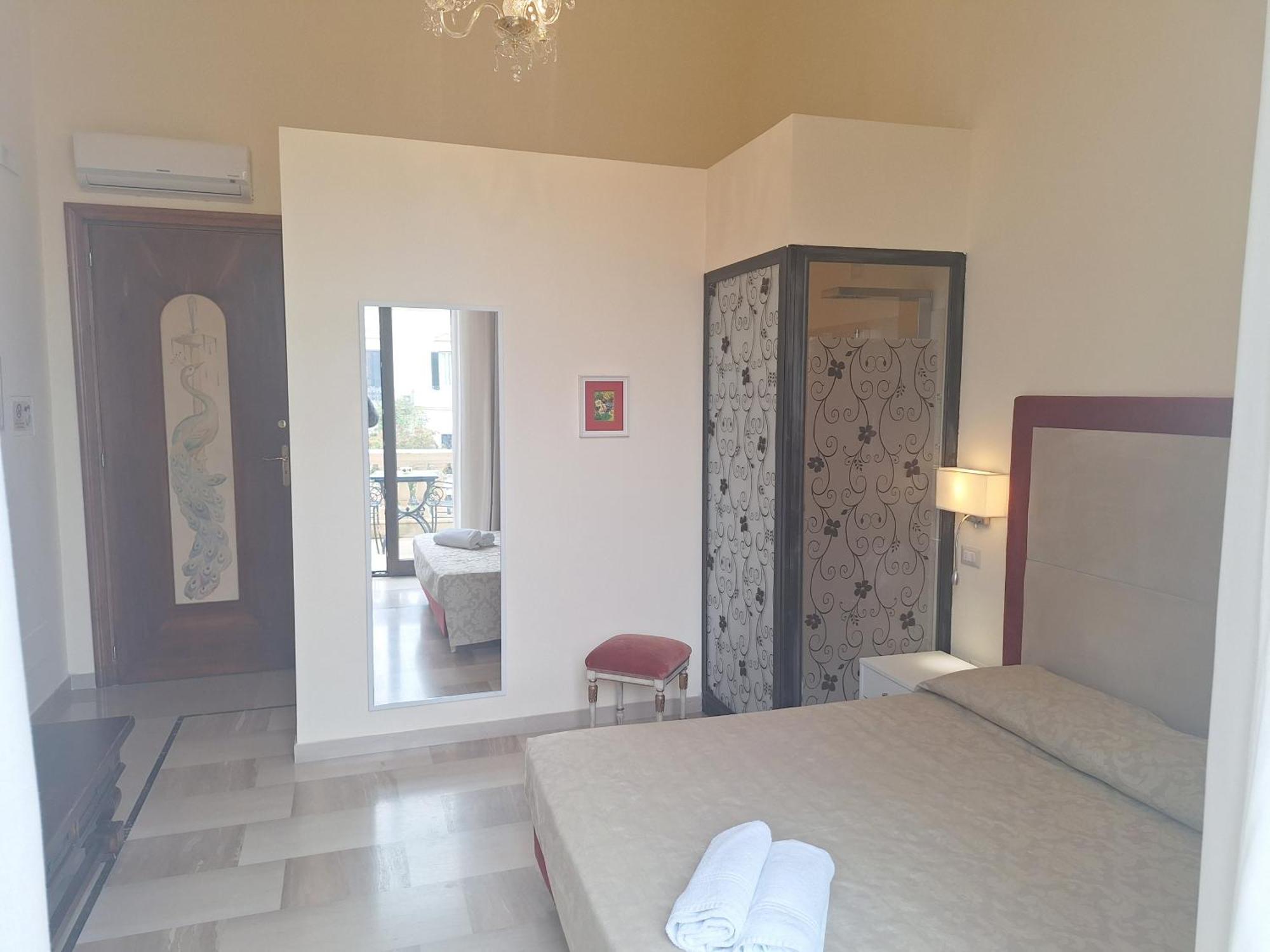 Bed and Breakfast Dimora Charleston Lecce Parcheggio Privato In Loco Gratis Zimmer foto