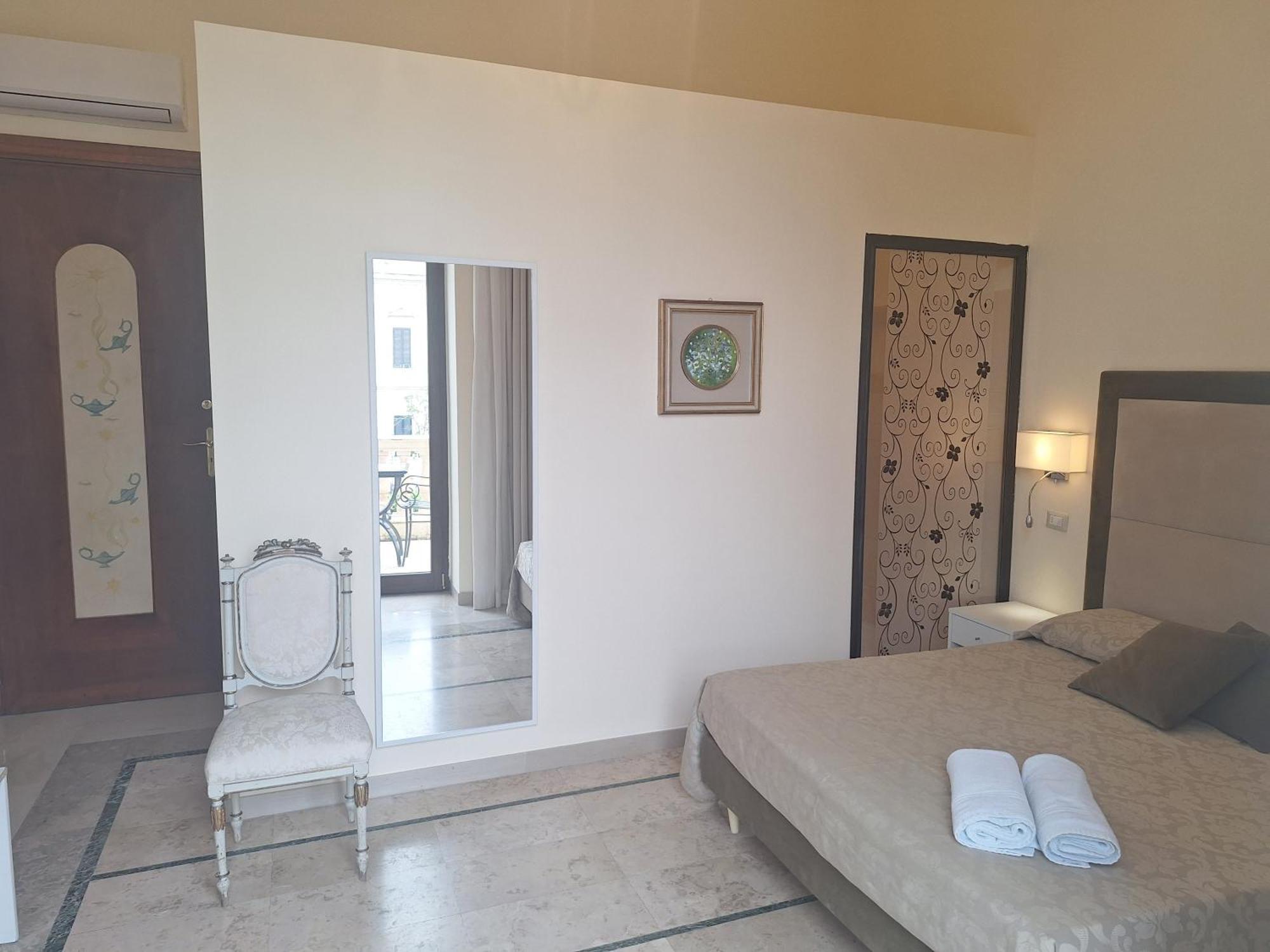 Bed and Breakfast Dimora Charleston Lecce Parcheggio Privato In Loco Gratis Zimmer foto