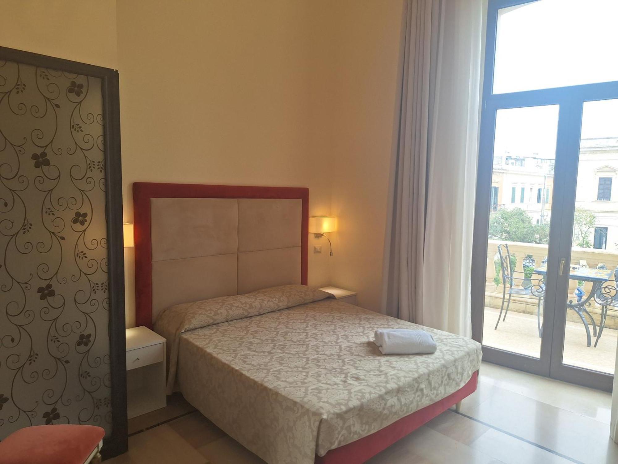 Bed and Breakfast Dimora Charleston Lecce Parcheggio Privato In Loco Gratis Zimmer foto