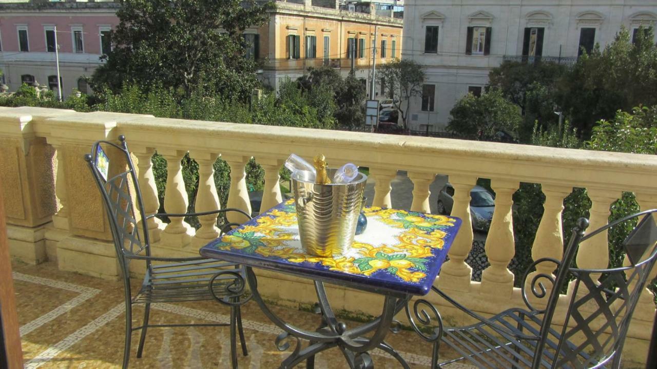 Bed and Breakfast Dimora Charleston Lecce Parcheggio Privato In Loco Gratis Exterior foto