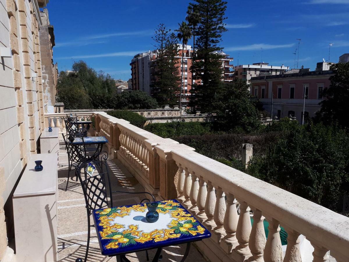 Bed and Breakfast Dimora Charleston Lecce Parcheggio Privato In Loco Gratis Exterior foto